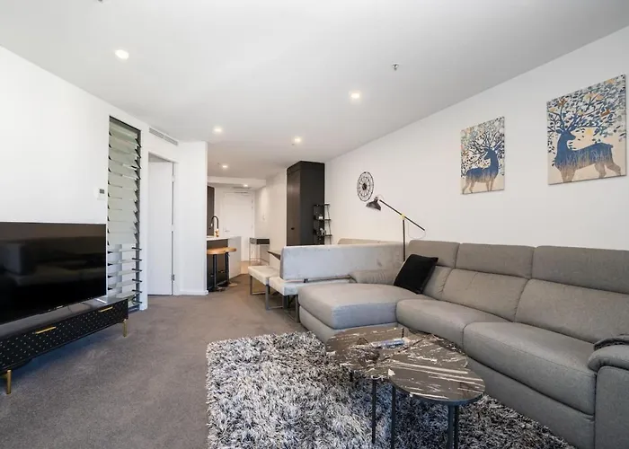 Park Avenue Apt In The Heart Of The City