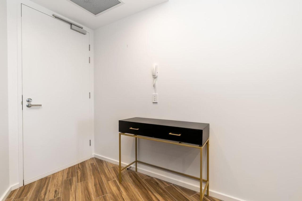 Park Avenue In The Heart Of The Apartment *
