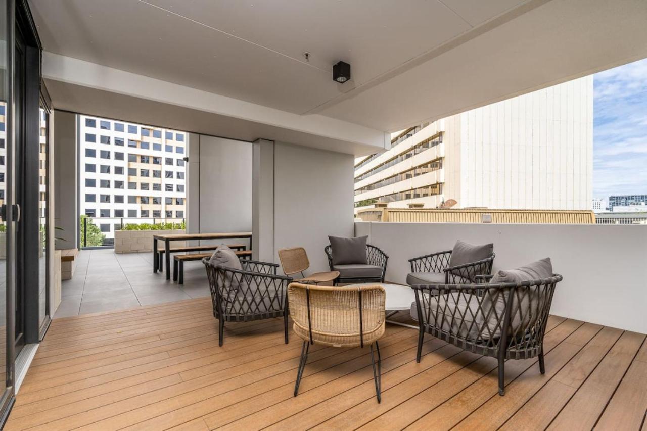 Park Avenue In The Heart Of The * Canberra